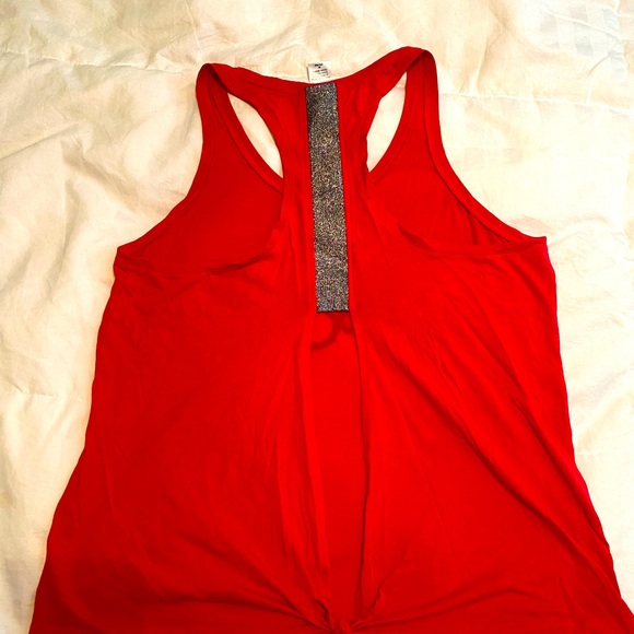 Victoria sport tank top tie back medium red - Picture 8 of 8